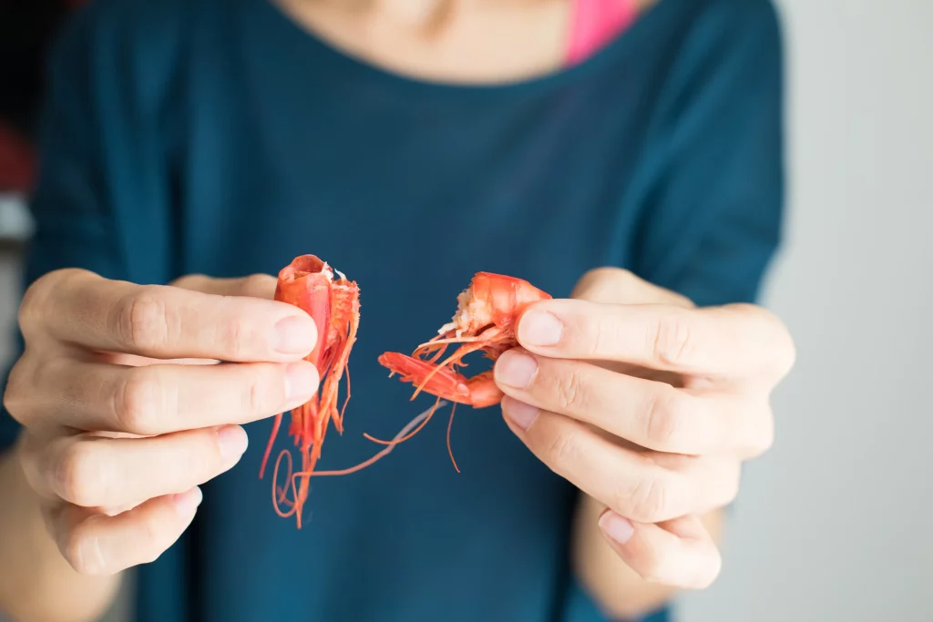 El placer de chupar las cabezas de las gambas y los langostinos