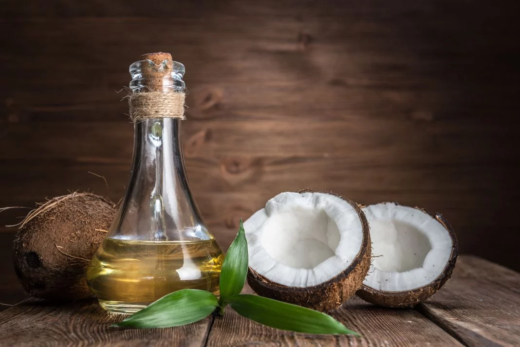 INGREDIENTE CLAVE: ACEITE DE COCO PARA  PROTEGERTE DEL SOL 