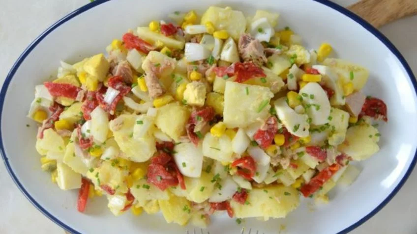 4. ENSALADA DE PATATAS: FRESCURA Y SABOR EN CADA BOCADO