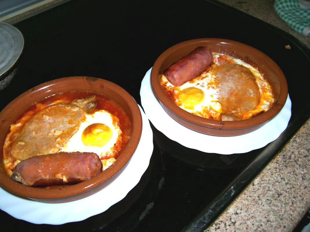 LOS ORÍGENES DE LOS HUEVOS AL SALMORREJO