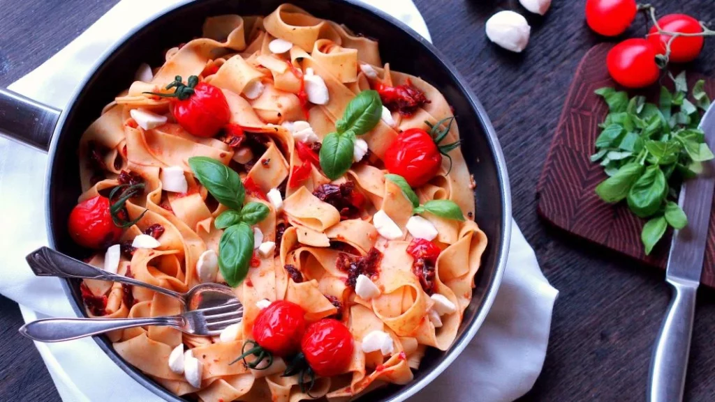 PASTA CON TOMATE Y MUZARRELLA 2 Vida.es