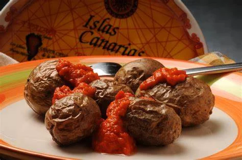 QUÉ SON LAS PATATAS ARRUGADAS Y SU ORIGEN