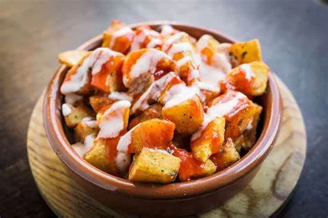 PREPARACIÓN DE LAS PATATAS BRAVAS LIGERAS