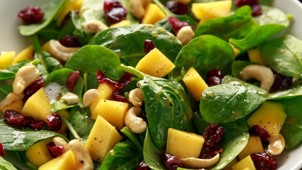 CÓMO PREPARAR ESTA ENSALADA QUE ROMPE CON LO CLÁSICO