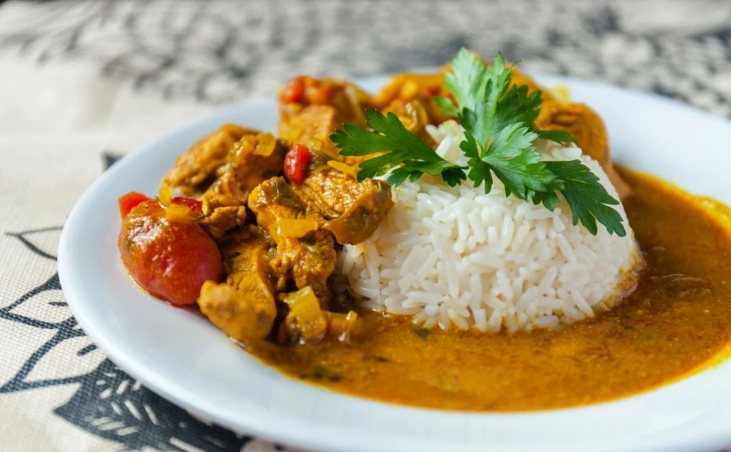 EL POLLO AL CURRY EN LA GASTRONOMÍA INTERNACIONAL