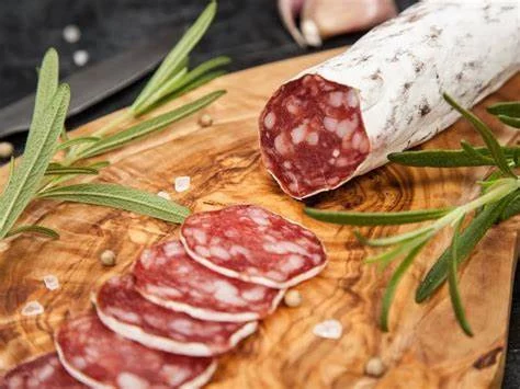 ¿QUÉ HAY EN TU SALAMI?: INGREDIENTES Y NUTRICIÓN EN UN BOCADO