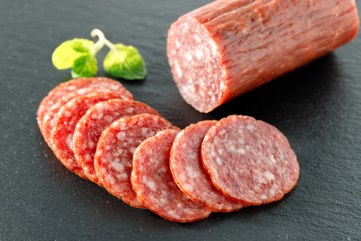 EL IMPACTO DEL SALAMI EN TU DIETA: MÁS ALLÁ DEL SABOR