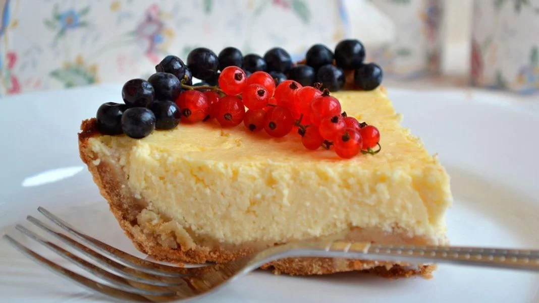 DISFRUTAR Y COMPARTIR LA TARTA DE YOGUR MÁS FÁCIL DEL MOMENTO