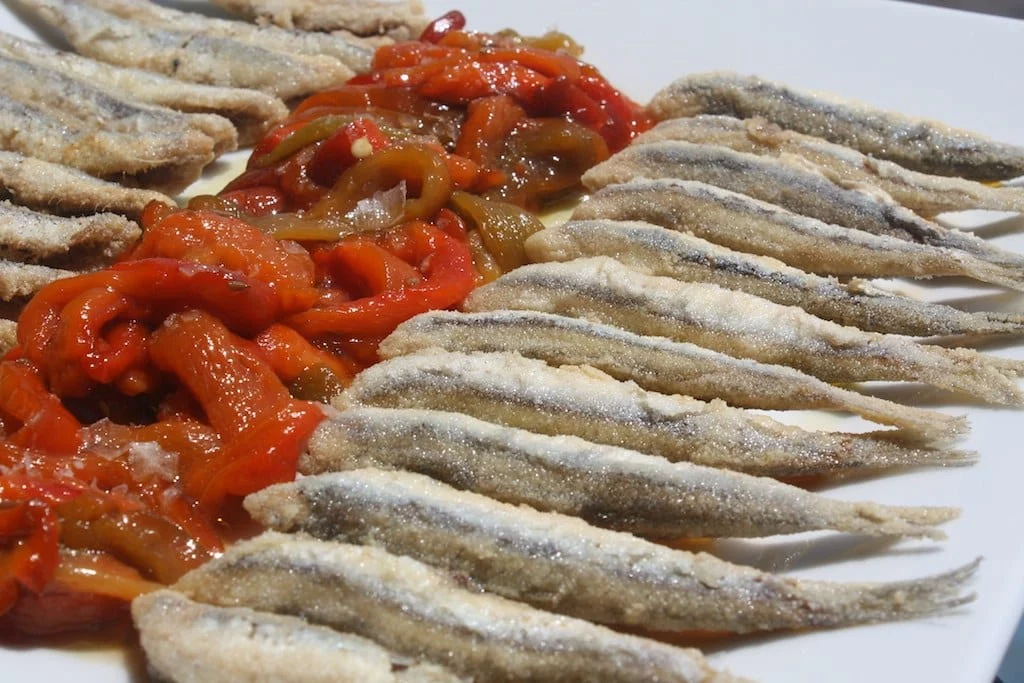 LOS BOQUERONES: UN TOQUE DE MAR A LA RECETA DE ESMARRIS