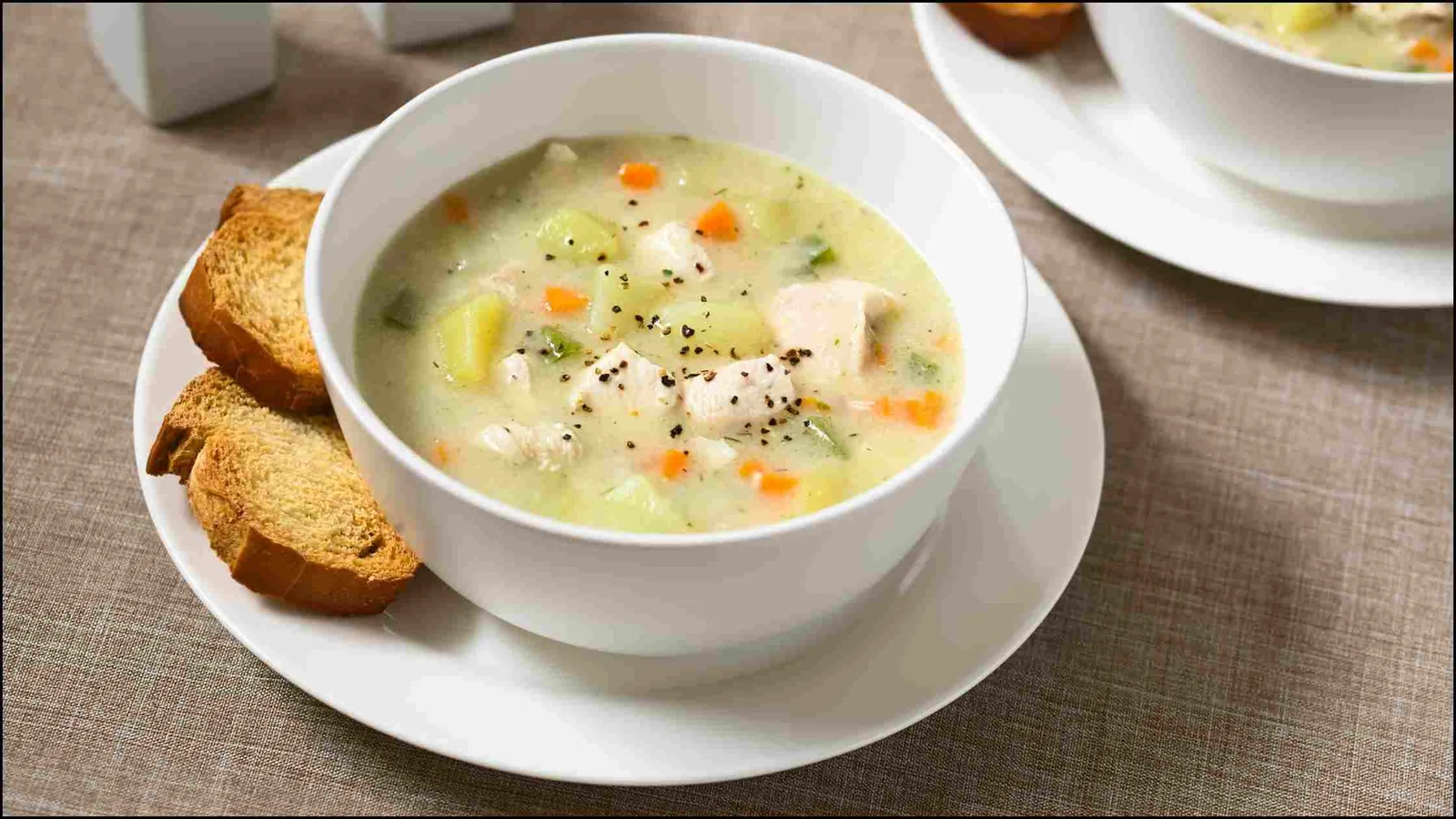 SOPAS DE VERDURAS CON UN TOQUE DE PAN: UN DESAYUNO LIGERO Y SALUDABLE