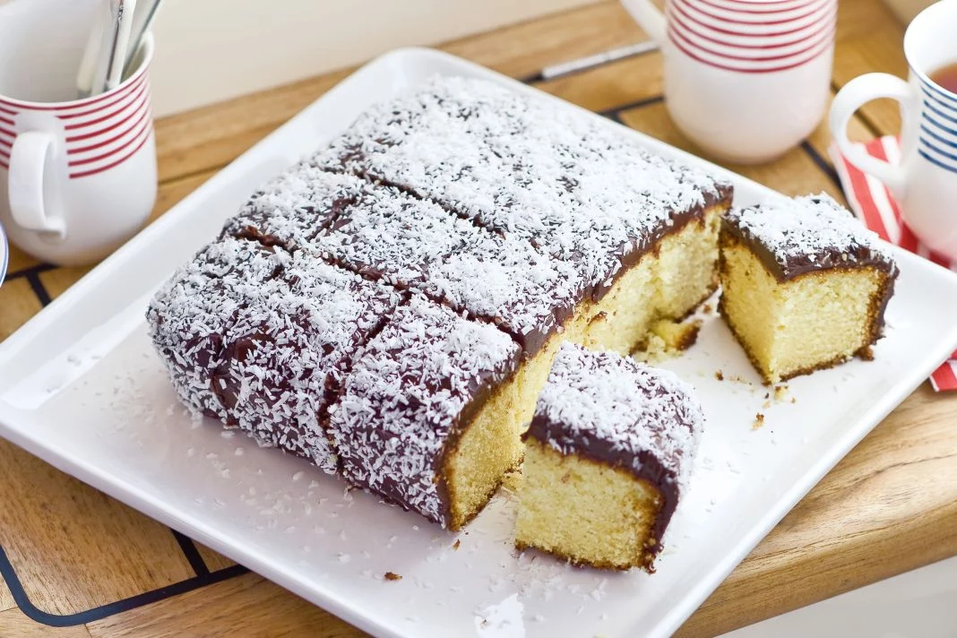 LA COBERTURA DE CHOCOLATE: UN BAÑO DE LUJO PARA LA TARTA LAMINGTON