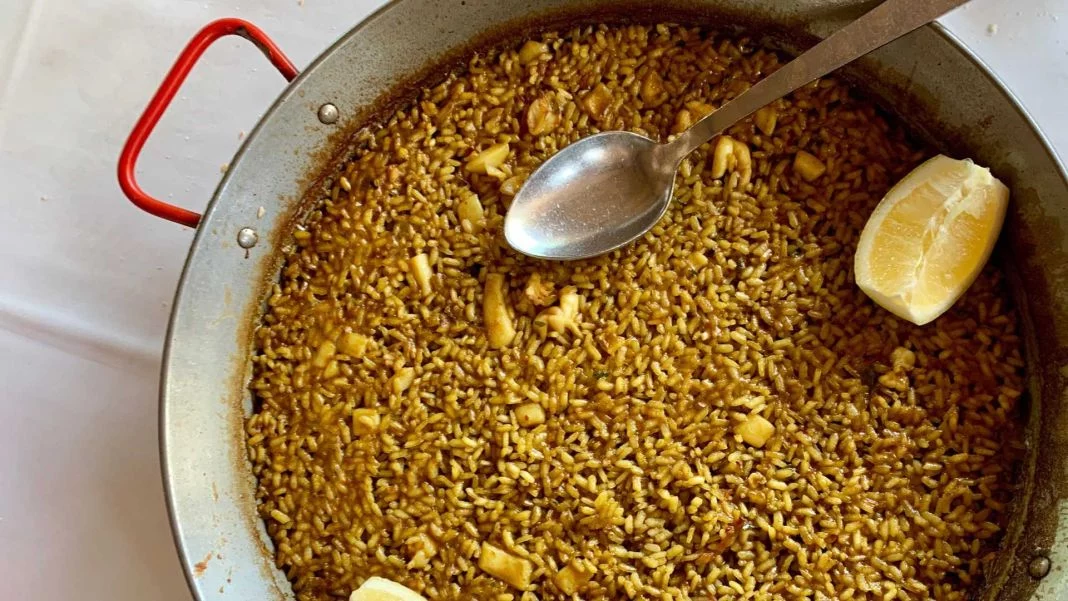 LOS INGREDIENTES CLAVE DEL ARROZ A BANDA