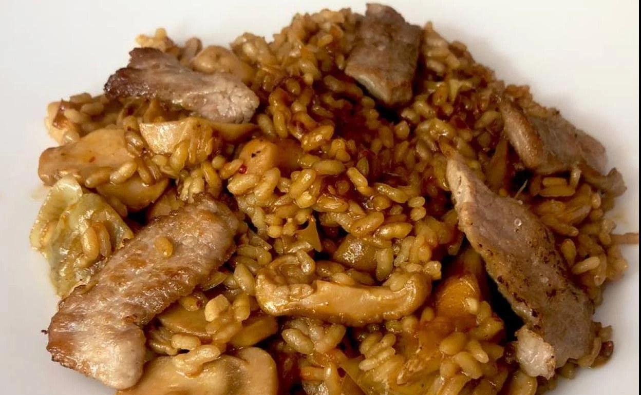 PREPARACIÓN DEL ARROZ CON BOLETUS EN SARTÉN