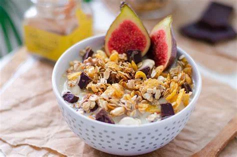 DESAYUNOS CALIENTES CON AVENA, FRUTOS ROJOS Y NUECES: PARA UN BUEN DESAYUNO ENERGÉTICO