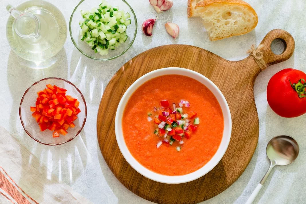 INGREDIENTES CLAVE PARA UN GAZPACHO ANDALUZ AUTÉNTICO