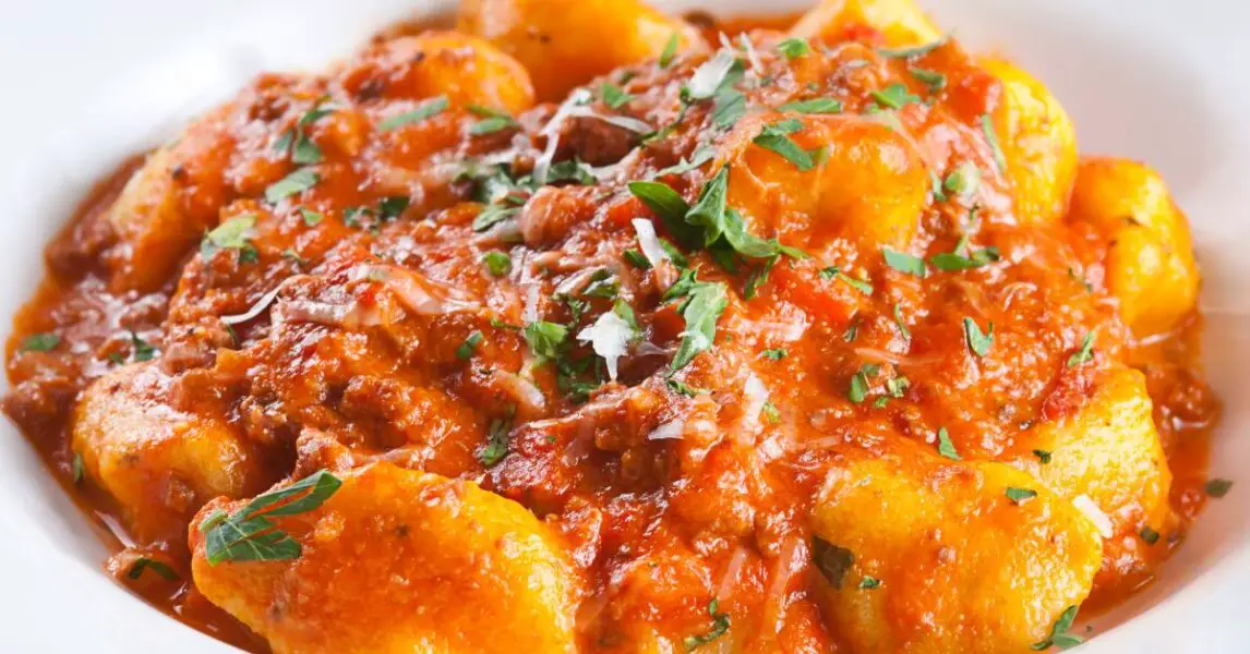 DISFRUTANDO DE LOS ÑOQUIS DE POLENTA: UN PLATO PARA COMPARTIR