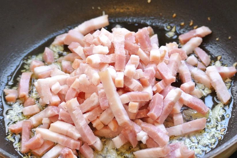 Aprovecha las sobras de pasta y prepara una cena fácil y rápida con bacon