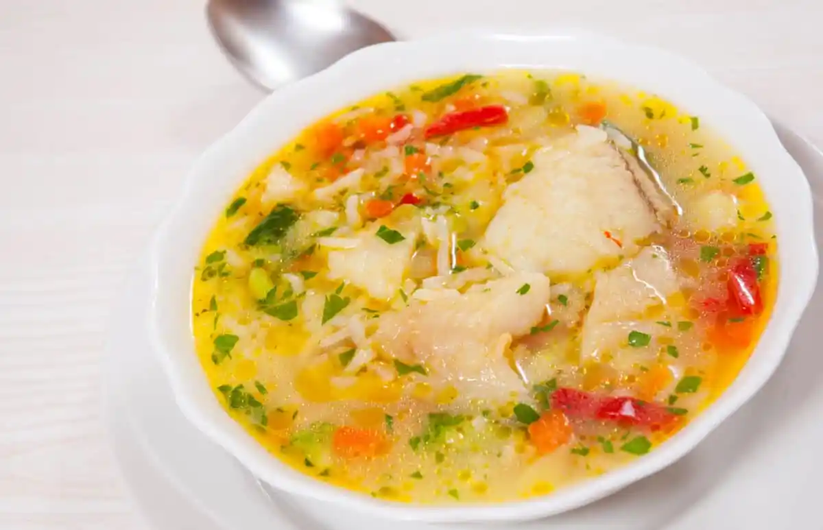 DISFRUTANDO DE TU SOPA DE PESCADO EN LA CENA NAVIDEÑA