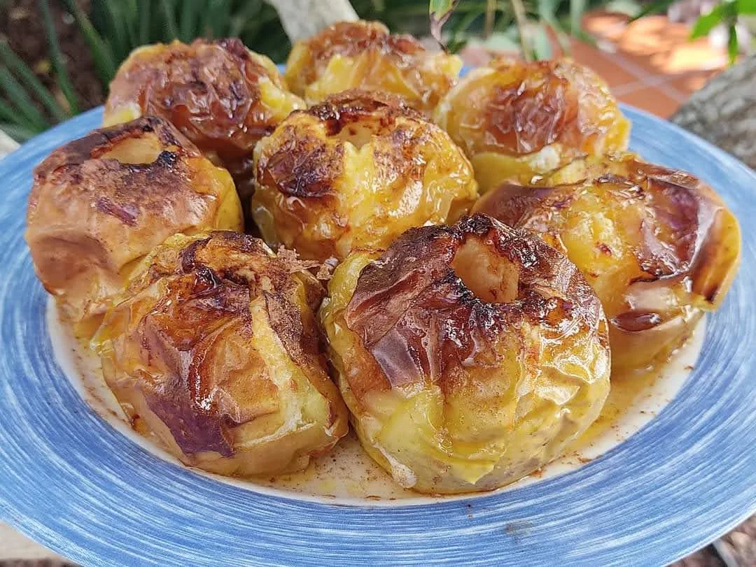 MANZANAS RELLENAS DE AVENA Y MIEL: UNA OPCIÓN SALUDABLE Y SABROSA