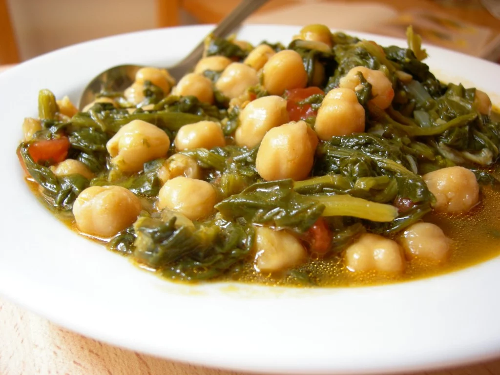 POTAGE DE GARBANZOS CON ESPINACAS: UNA JOYA DE LA COCINA TRADICIONAL