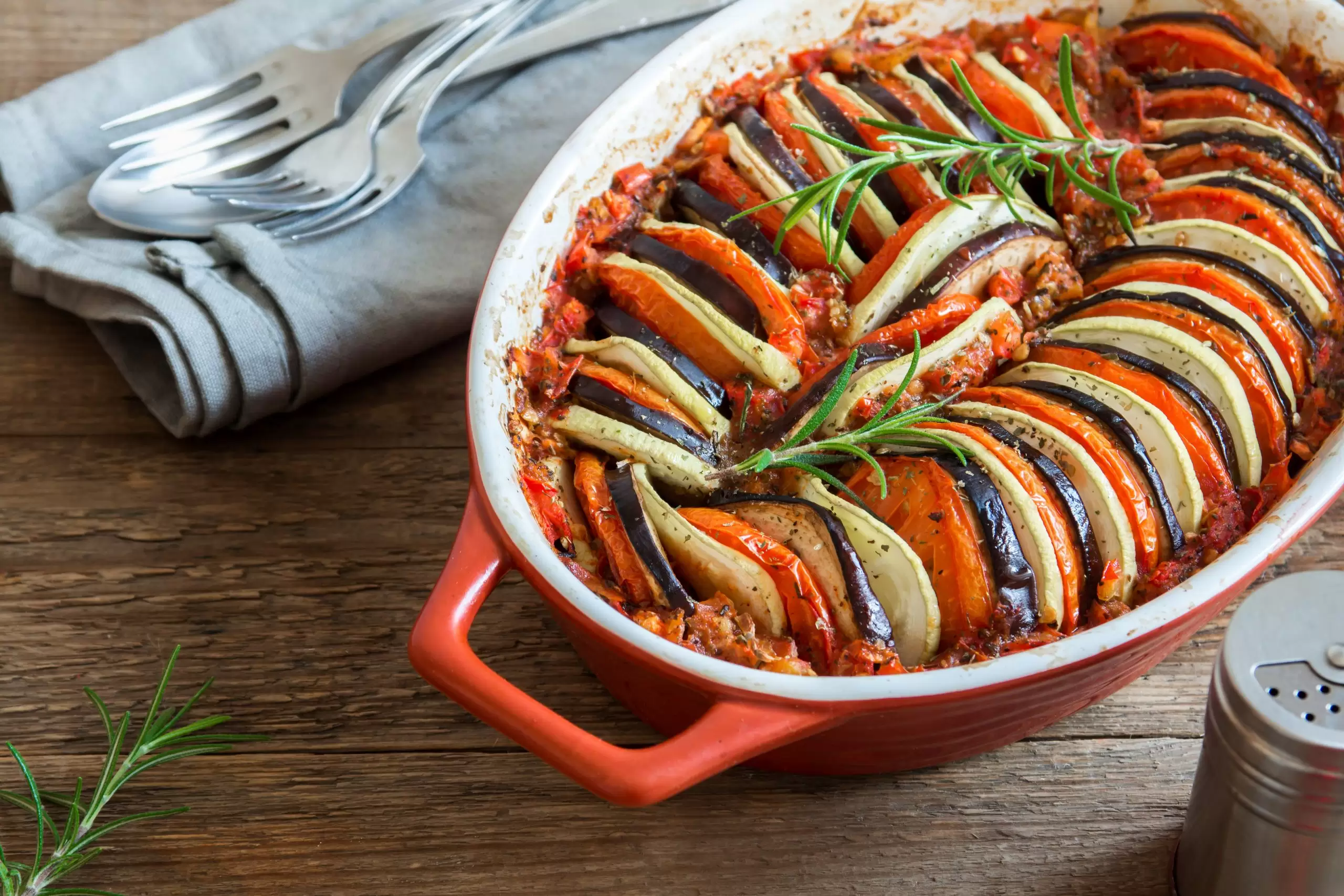 PREPARACIÓN DEL RATATOUILLE: UN PASEO POR LA COCINA FRANCESA