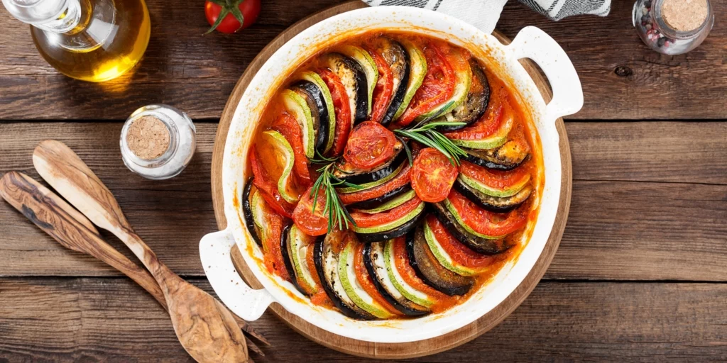 UN VIAJE A TRAVÉS DE LA HISTORIA DEL RATATOUILLE: DE LA CAMPESINA A LA COCINA DE LUJO