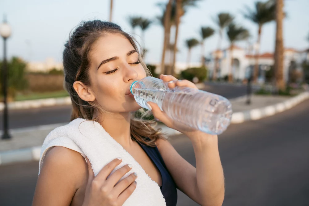 MANTENTE HIDRATADO Y ESCUCHA A TU CUERPO